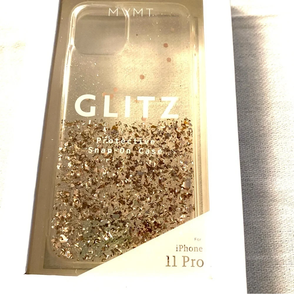 Cell phone cover fits iPhone 11 MVMT Glitz. Won’t slip out of your hand. NWT